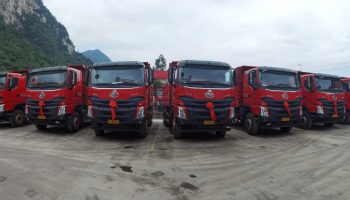 專業(yè)服務(wù)，成就大客戶，玉柴機電交付10臺乘龍自卸車